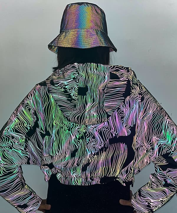 炫彩线条型印花乐鱼在线官网夹克