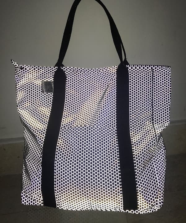 亮银蜂巢印花乐鱼在线官网包购物袋