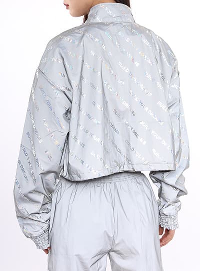 亮银灰色运动服羽绒服乐鱼在线官网面料