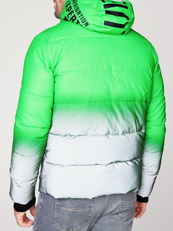 渐变乐鱼在线官网羽绒服装